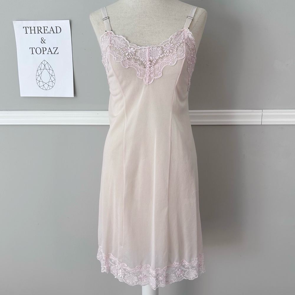 Vintage 60s Nylon Lace Slip Nude Peach Small - Picture 2 of 9